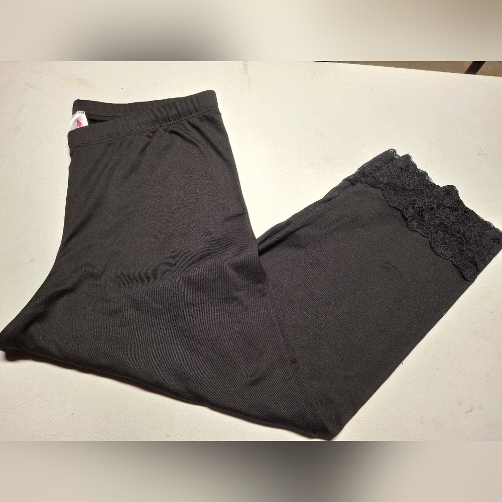 NWOT Curvy Brand Black Lace Trim Capri Leggings 1XL